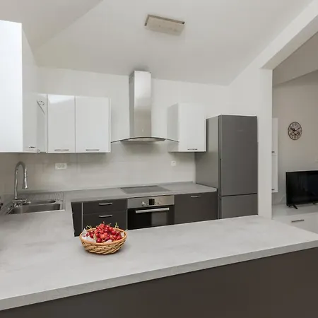 Family Friendly Seaside - Mala Duba, Makarska - 19149 Apartment Zivogosce