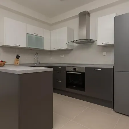 Family Friendly Seaside - Mala Duba, Makarska - 19149 Apartment