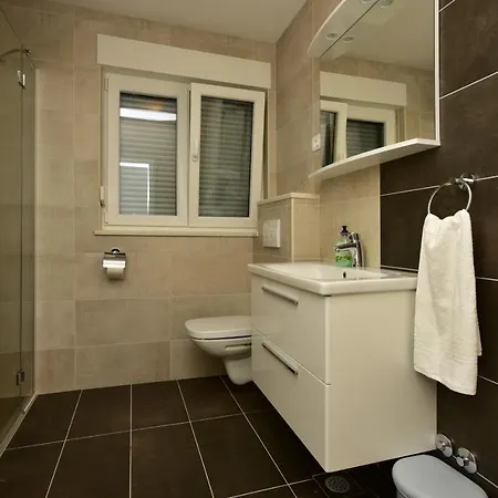 Family Friendly Seaside - Mala Duba, Makarska - 19149 Apartment Zivogosce